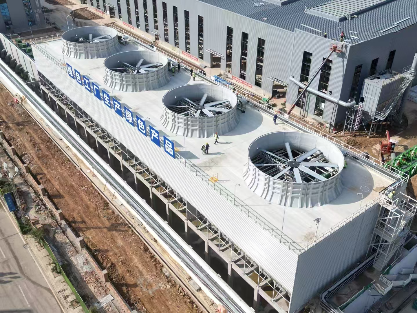 2026年深度解析冷却塔和冷风机区别:从工作原理到适用场景,四川巨龙专家告诉您冷却塔和冷风机区别究竟在哪里,如何为您的工厂精准选对降温设备